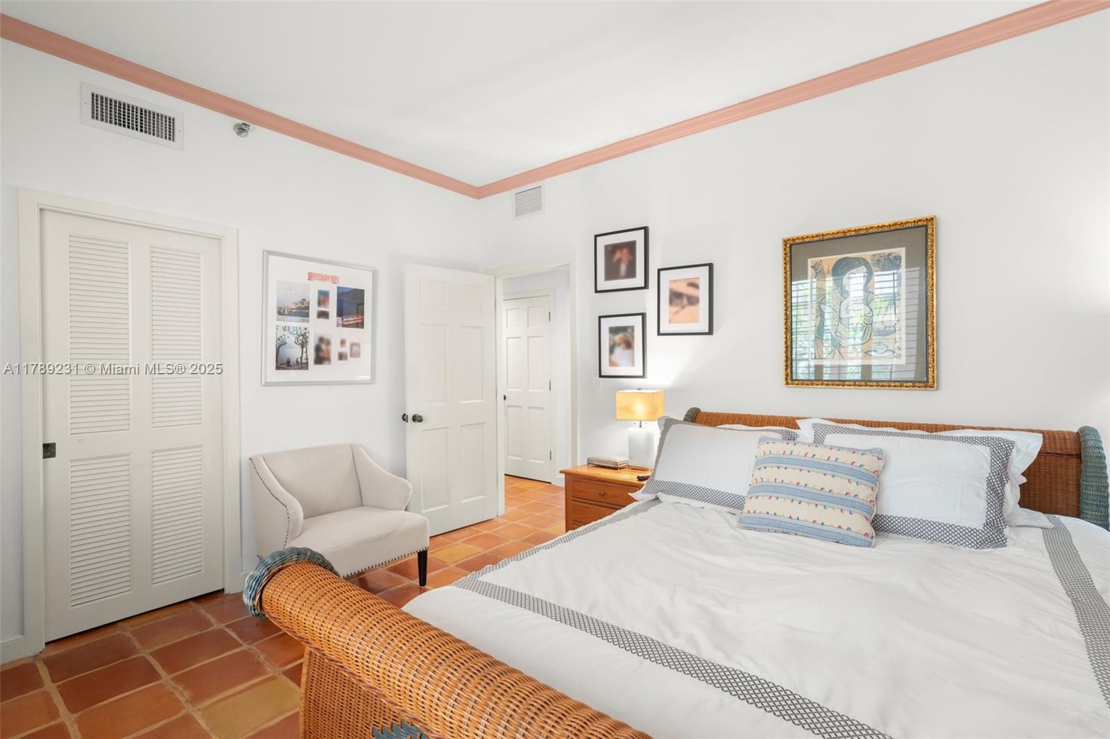 SEASIDE CONDO - Residential