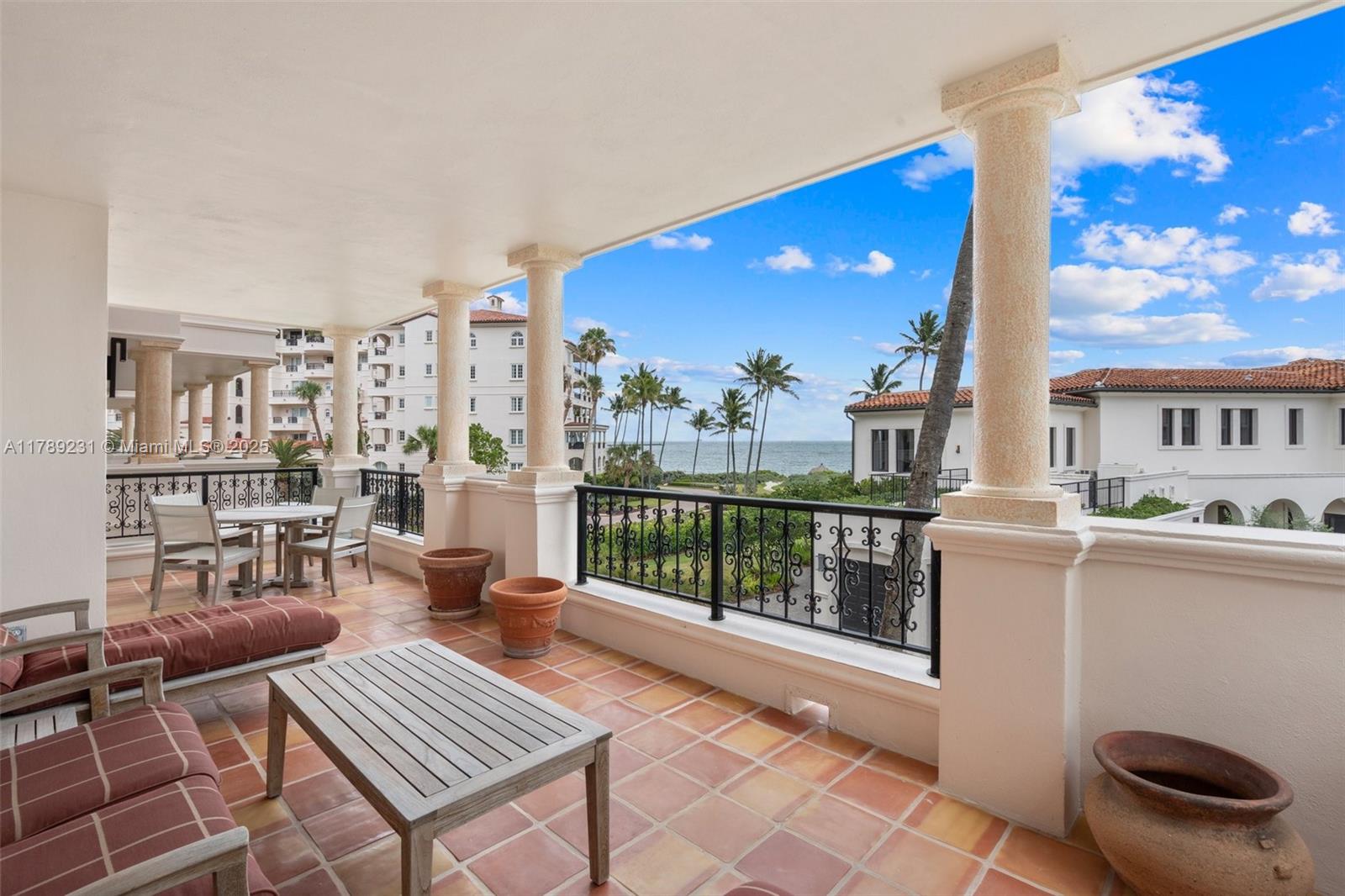 SEASIDE CONDO - Residential