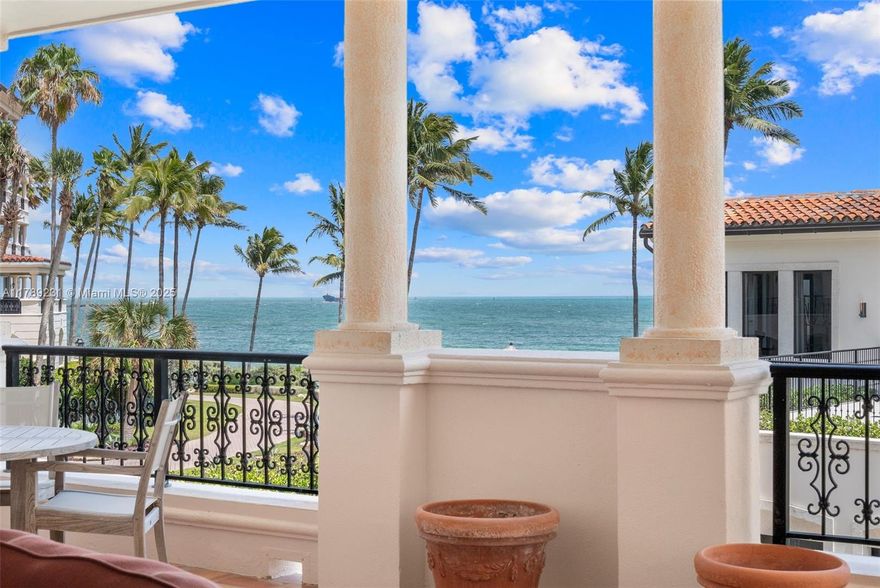 SEASIDE VILLAGE 2 BEDROOMS WITH TWO BATH AND DEN WITH OCEAN VIEWS AND LARGE TERRACE. RENOVATED BUILDING WITH OCEAN VIEWS. 
UNLIMITED LEASE TERMS