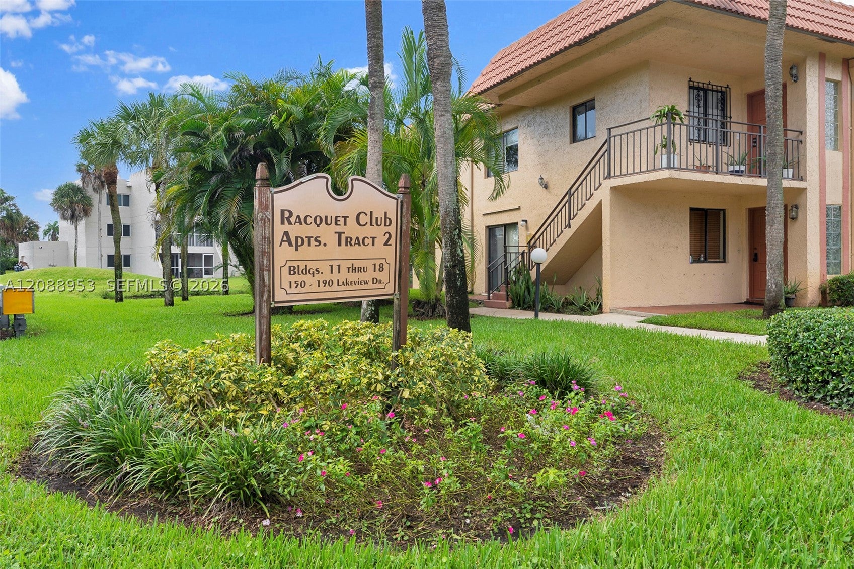 150 Lakeview Dr 203