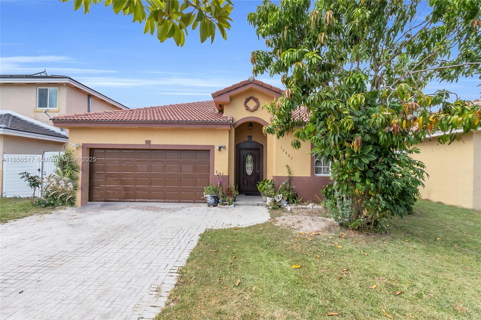 SILVER PALM LAKE - Residential