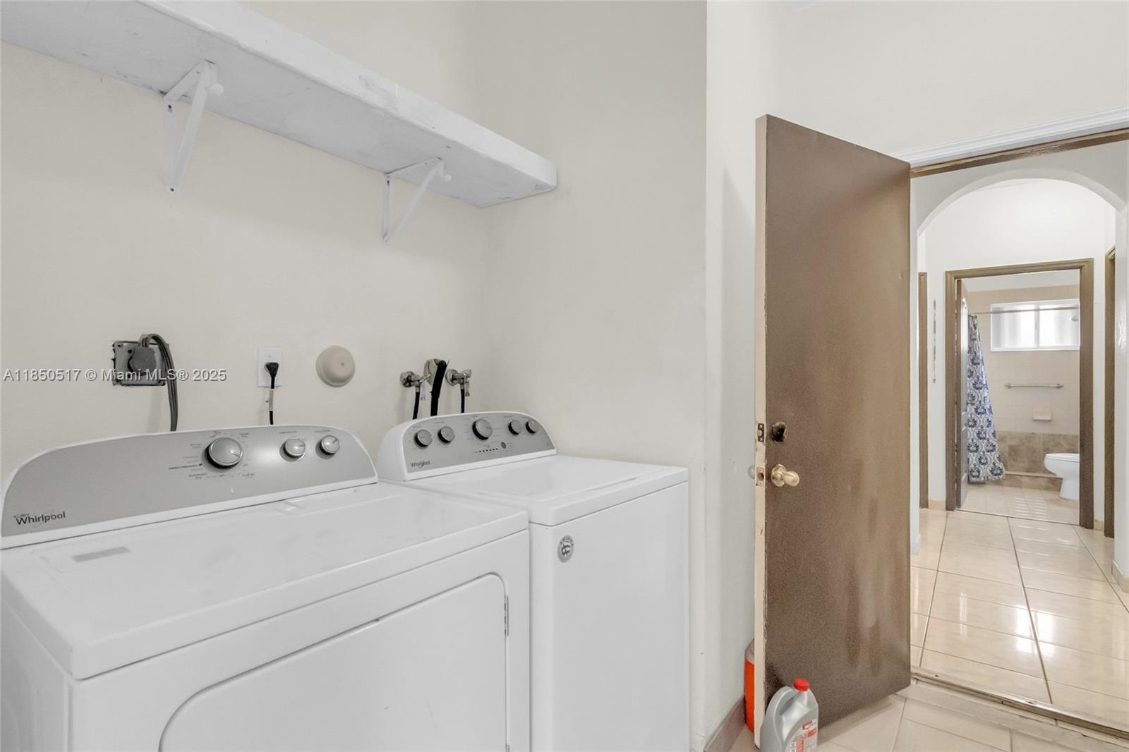 SILVER PALM LAKE - Residential