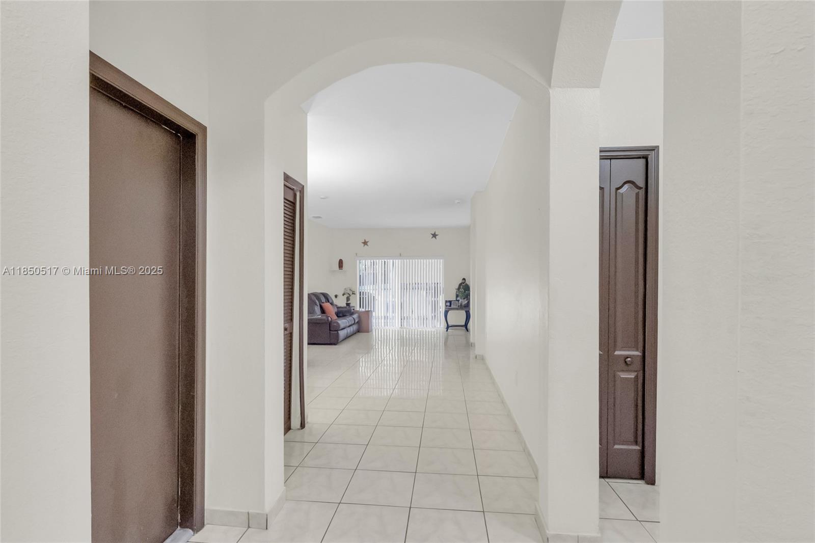 SILVER PALM LAKE - Residential