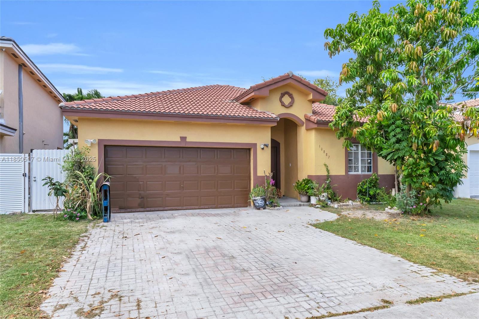 SILVER PALM LAKE - Residential