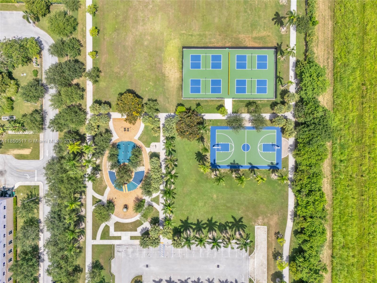 SILVER PALM LAKE - Residential