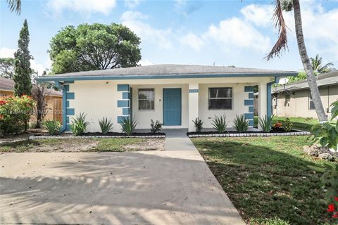 Photo of 2725 NW 3rd St, Pompano Beach, FL 33069 (MLS # A11929416)
