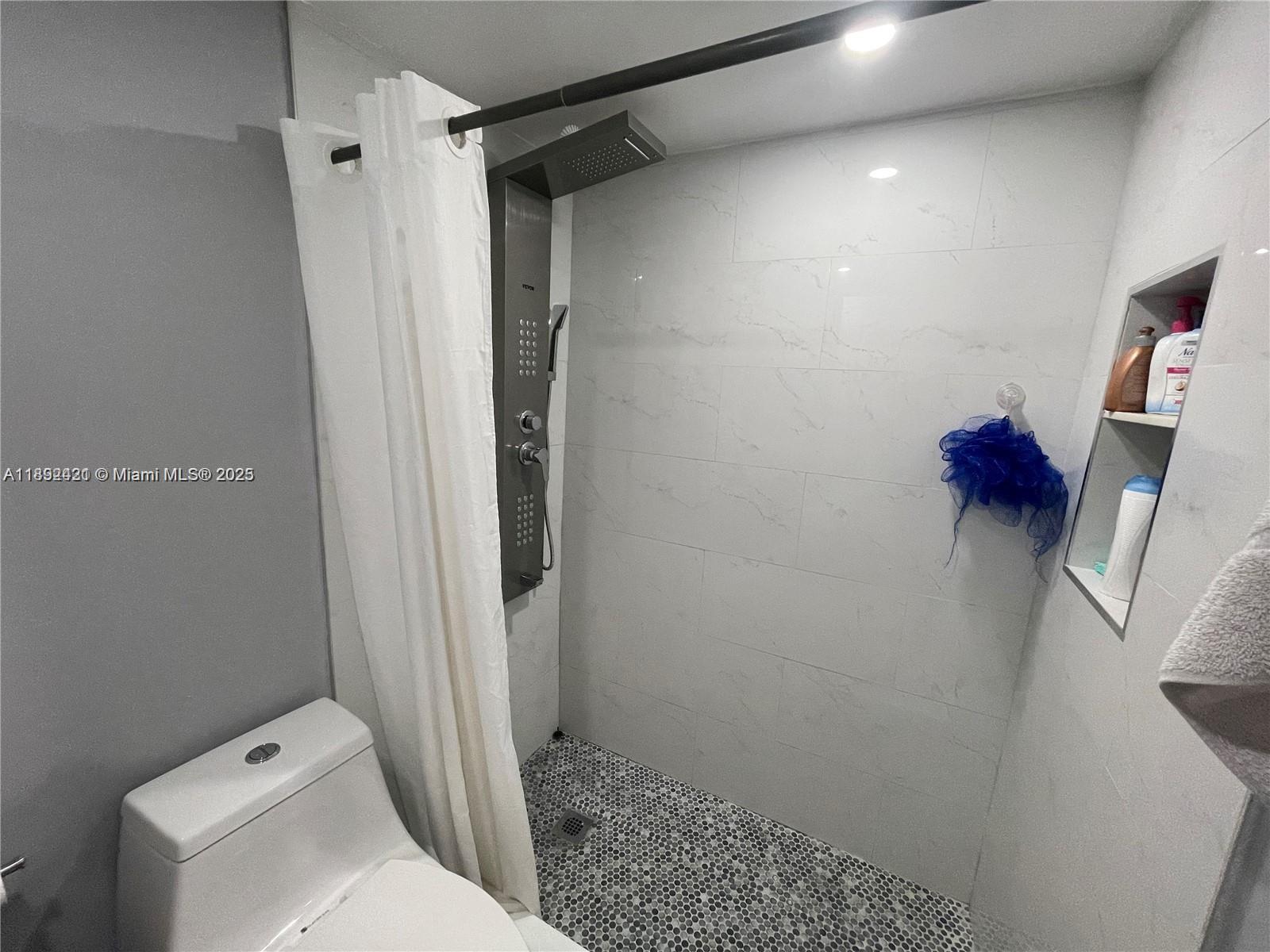 KEYSTONE POINT CONDO - Residential Lease