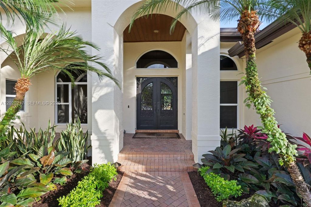Photo of 10018 Laurel Rd, Davie, FL 33328 (MLS # A12020217)