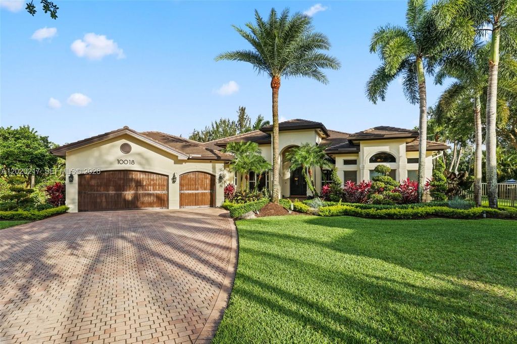 Photo of 10018 Laurel Rd, Davie, FL 33328 (MLS # A12020217)