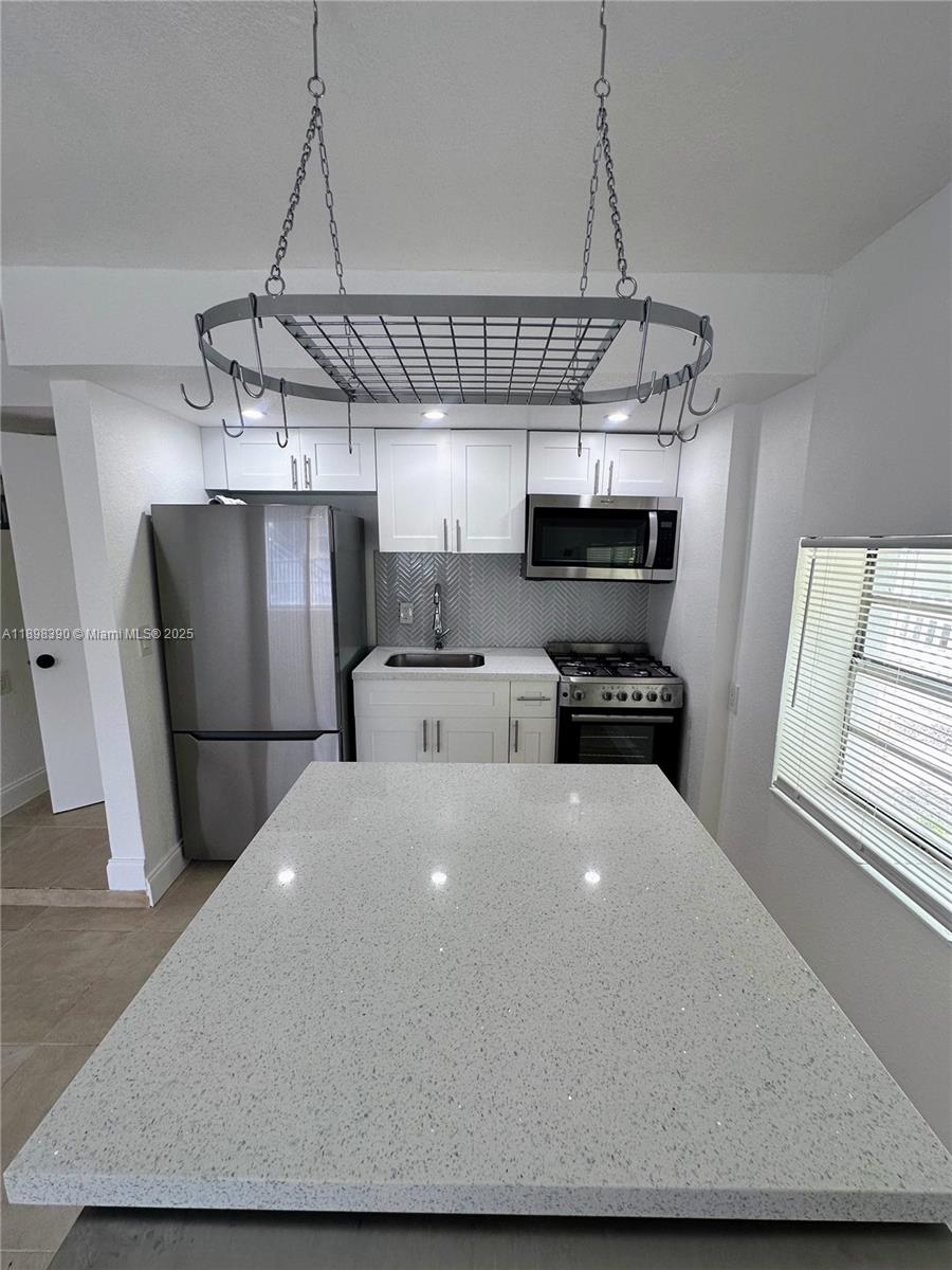 ALTOS DEL MAR NO 4 - Residential Lease