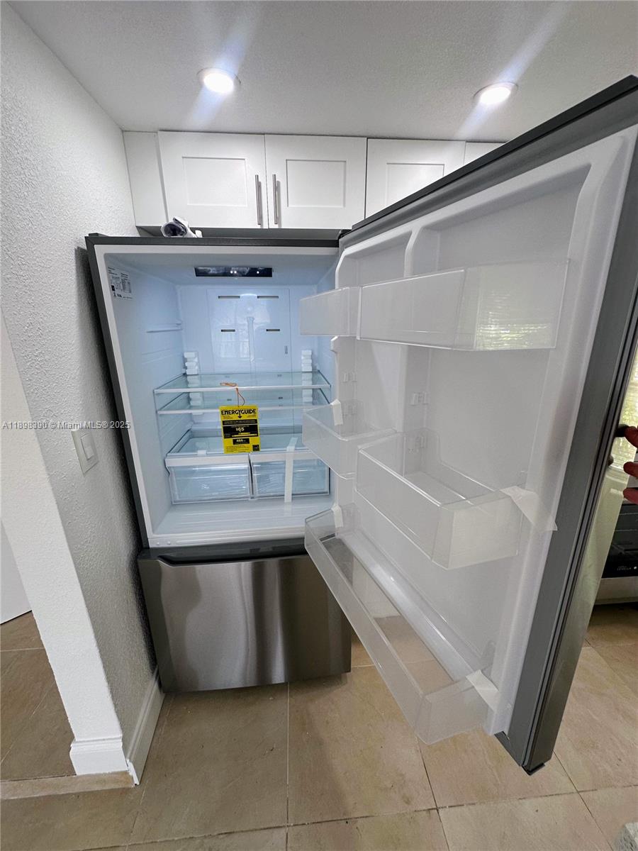 ALTOS DEL MAR NO 4 - Residential Lease