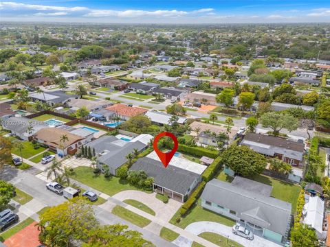 Tiny photo for 5810 SW 89th Court, Miami, FL 33173 (MLS # A12027549)