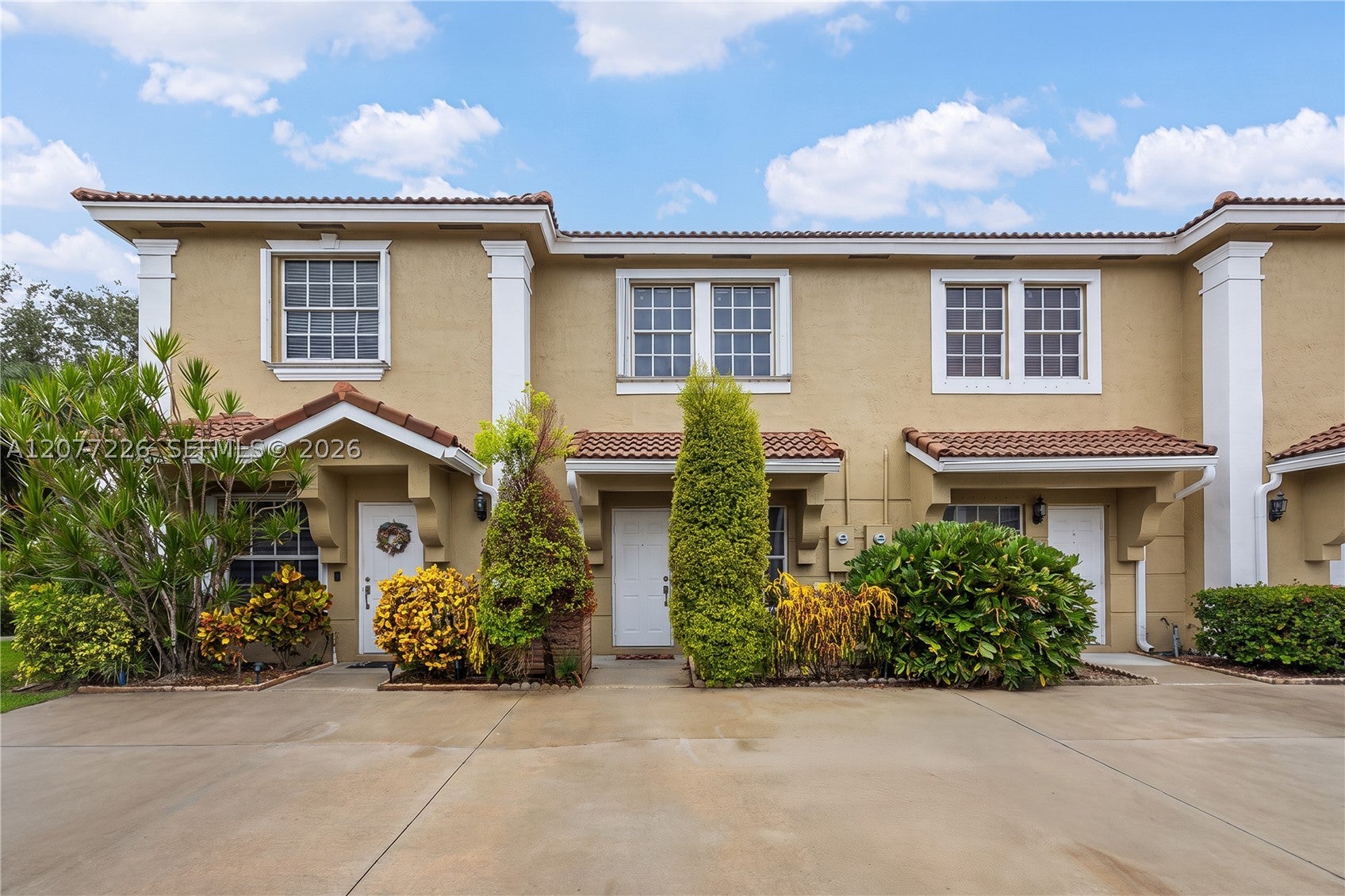 762 SW 122nd Ter, Pembroke Pines FL 33025
