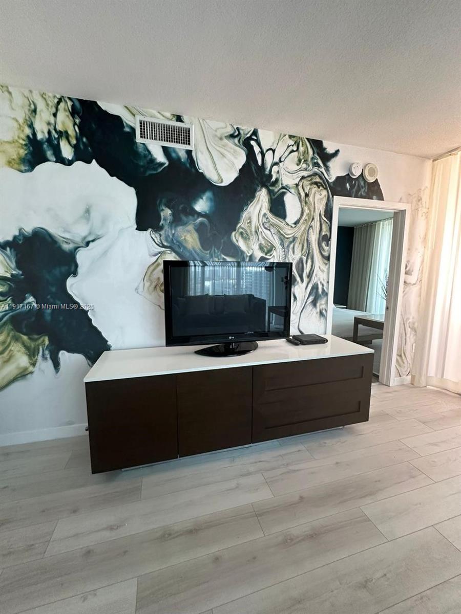 SOLE CONDO - Residential