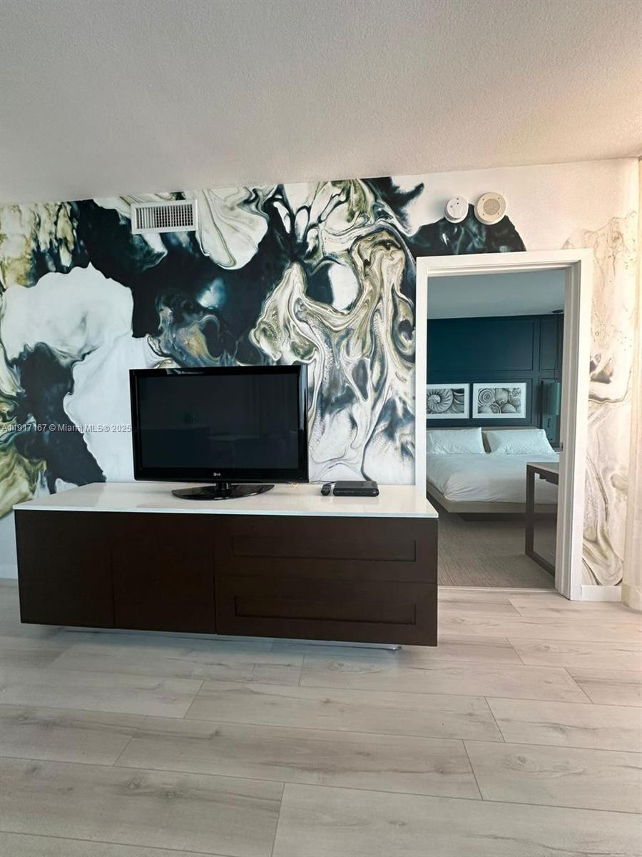 SOLE CONDO - Residential