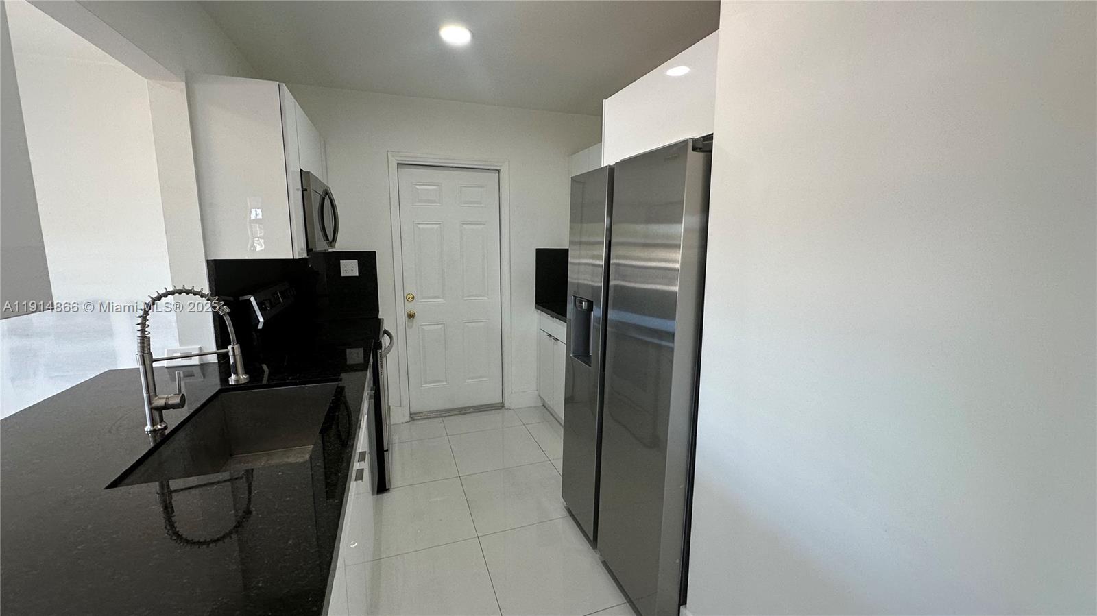 CORAL TERR SEC 1 - Residential Lease