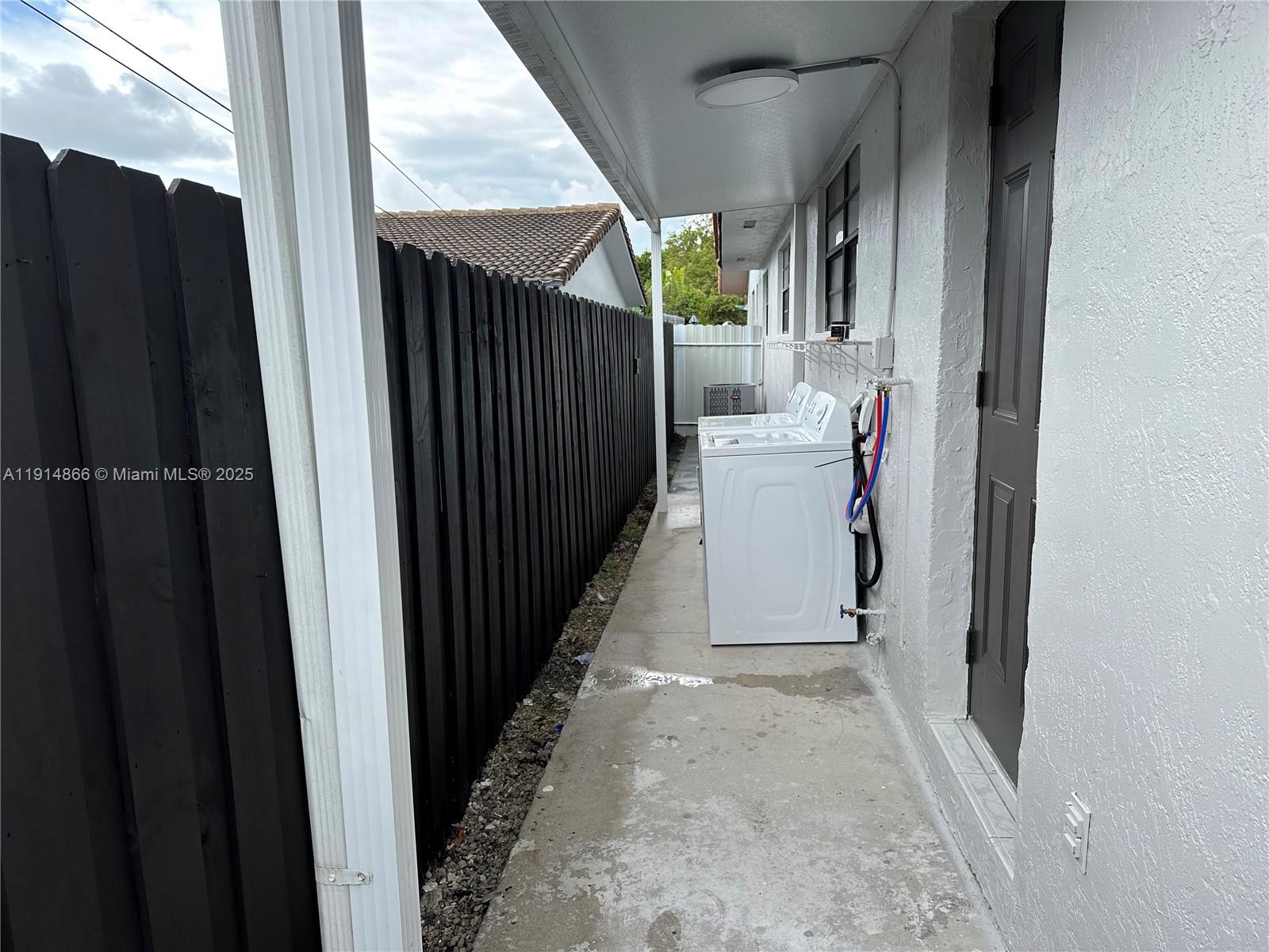 CORAL TERR SEC 1 - Residential Lease