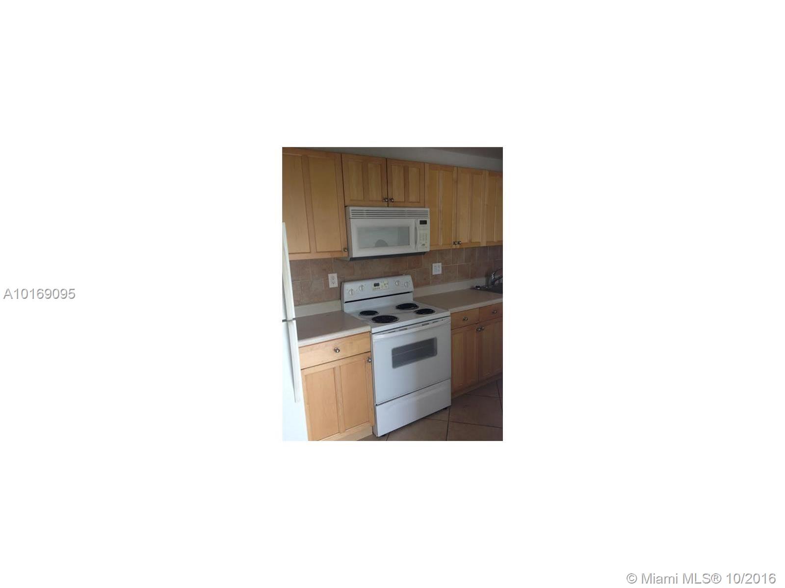 Location! Location! Location! Beautiful condo for rent in desirable Doral Gardens near all main highways, shopping malls and more!!