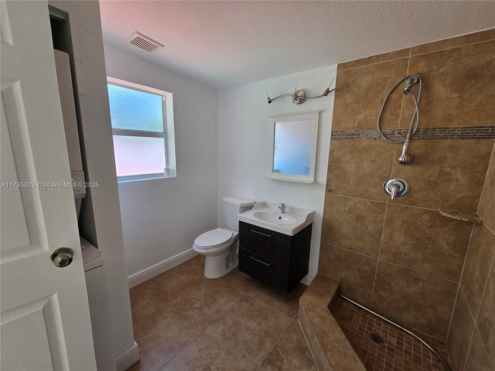 HOLLYWOOD LITTLE RANCHES - Residential