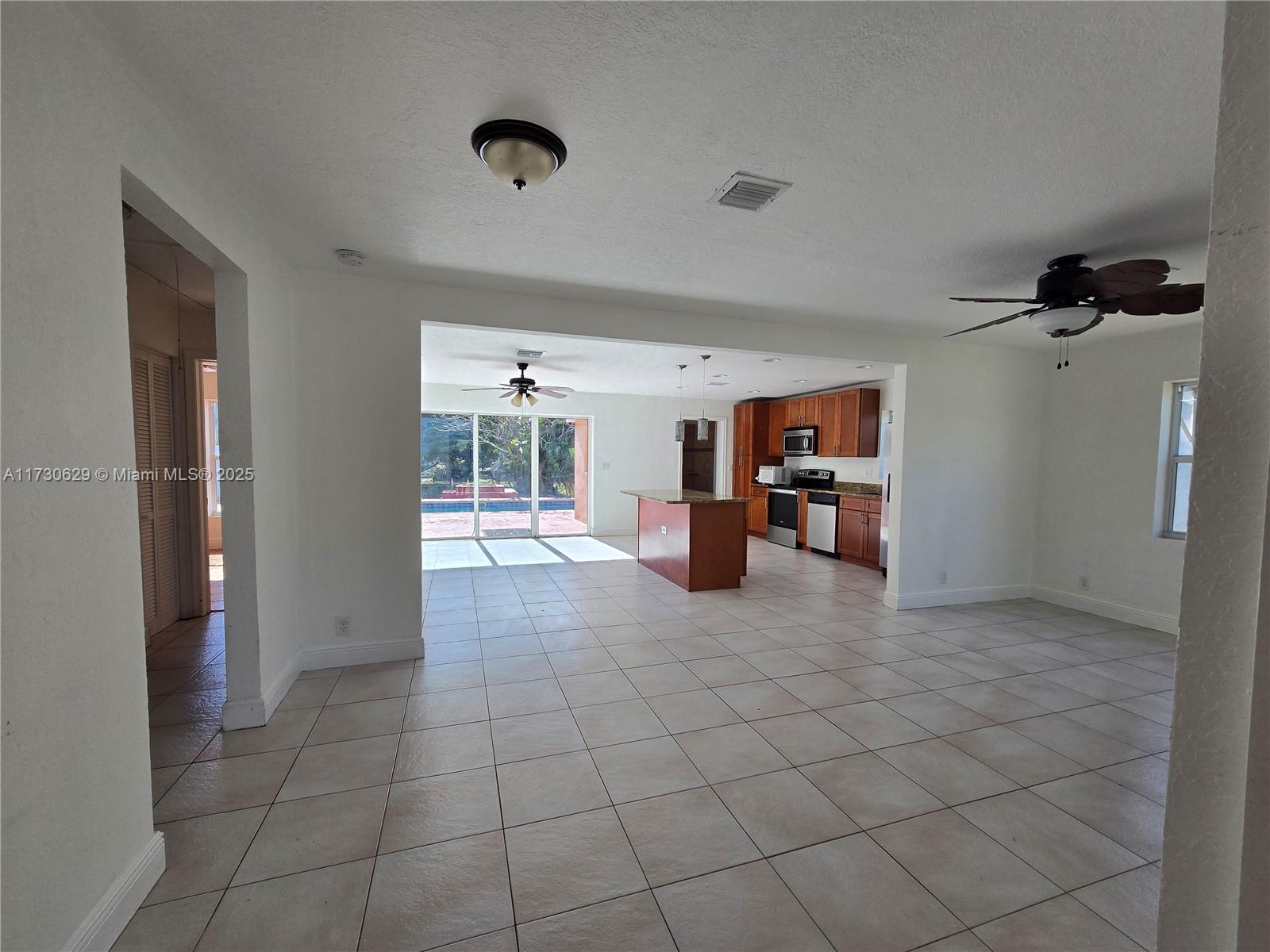 HOLLYWOOD LITTLE RANCHES - Residential