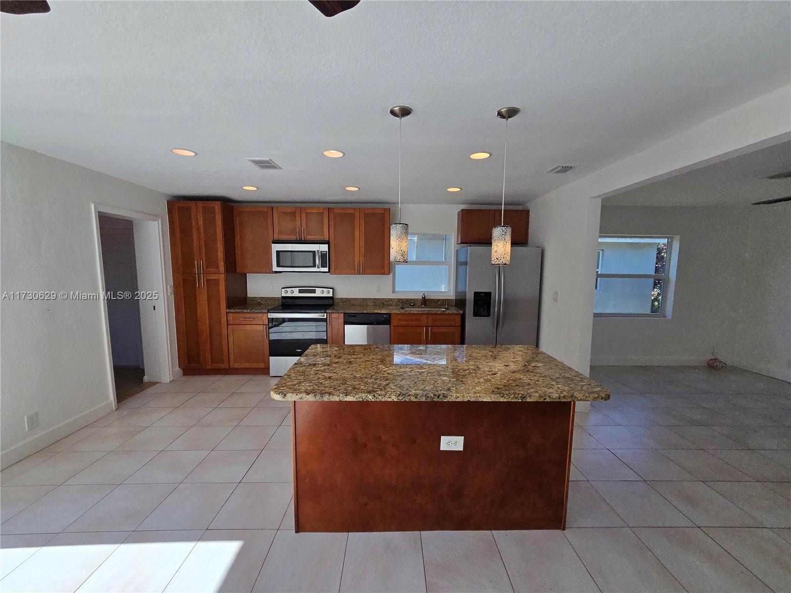HOLLYWOOD LITTLE RANCHES - Residential