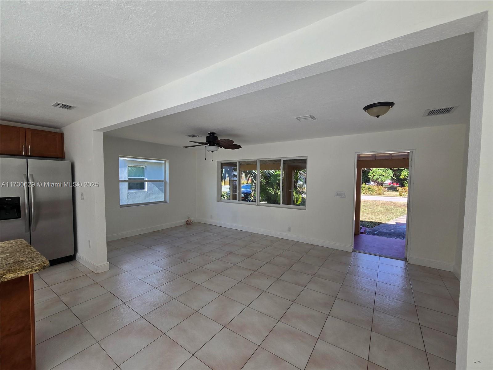 HOLLYWOOD LITTLE RANCHES - Residential