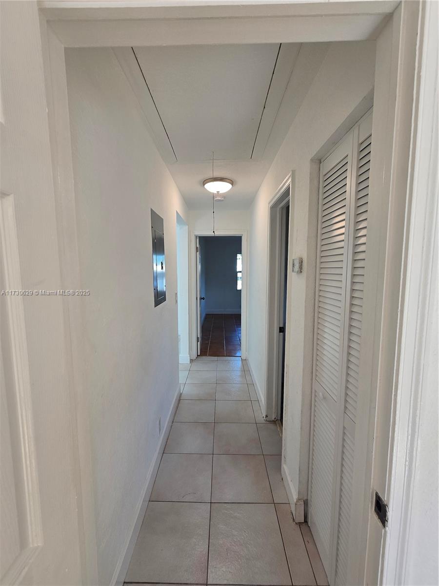 HOLLYWOOD LITTLE RANCHES - Residential