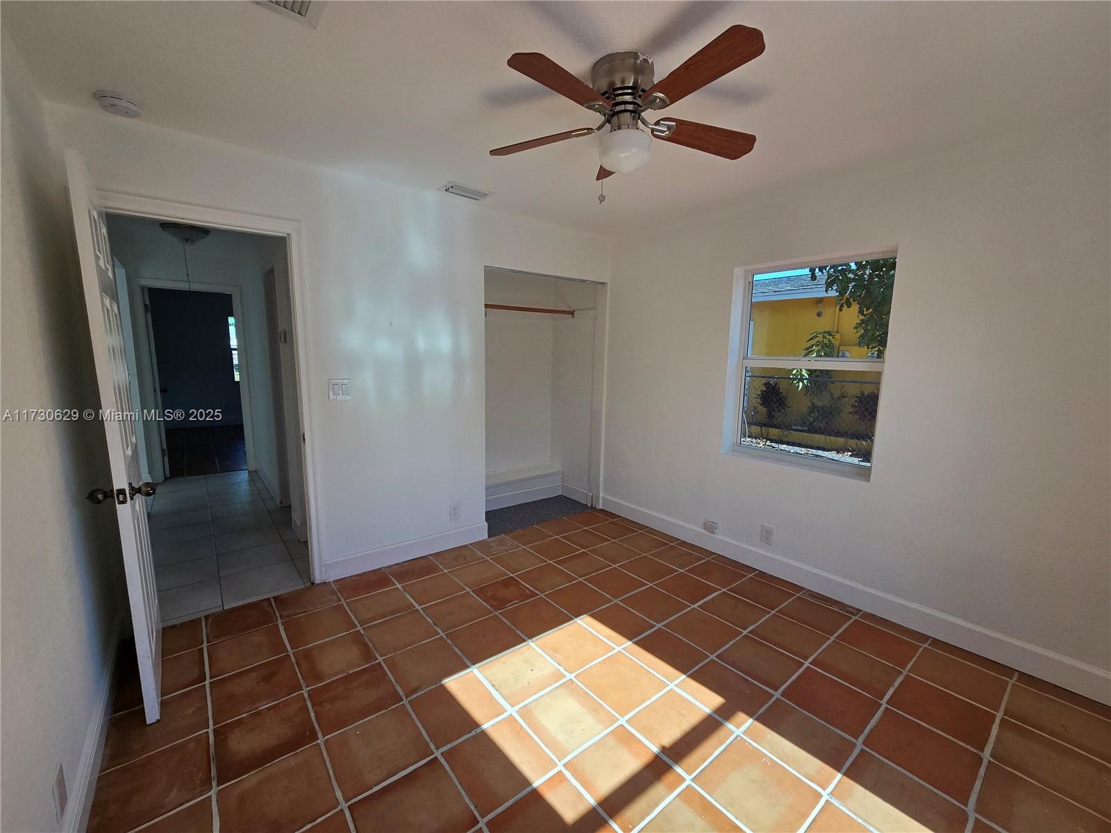 HOLLYWOOD LITTLE RANCHES - Residential