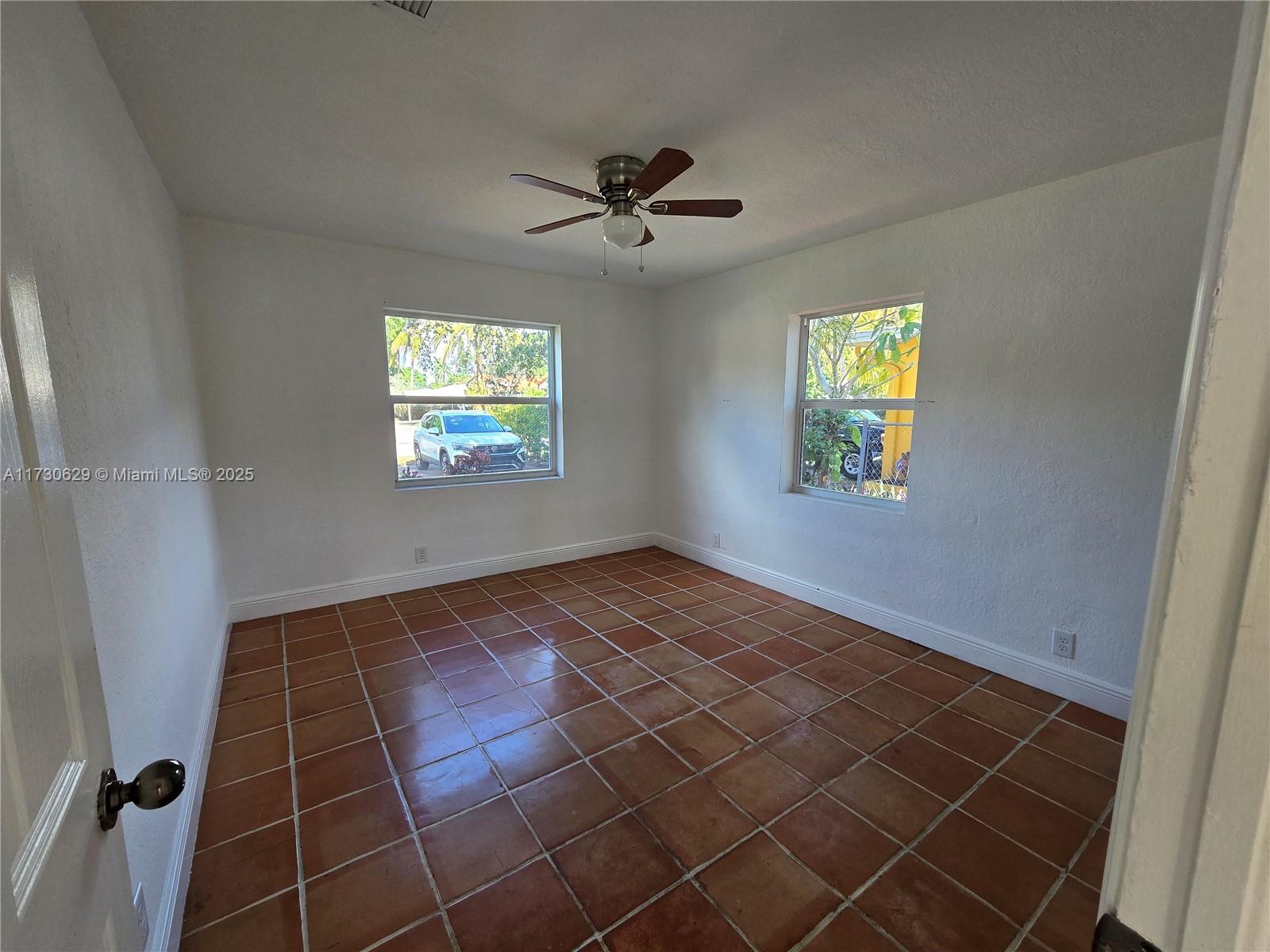 HOLLYWOOD LITTLE RANCHES - Residential