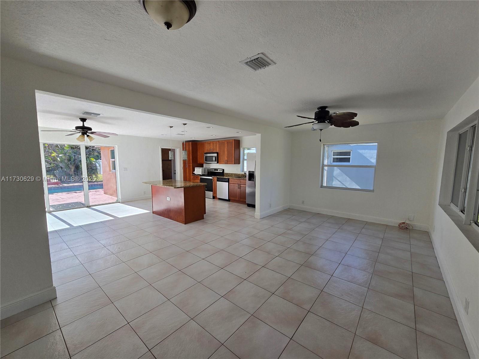HOLLYWOOD LITTLE RANCHES - Residential