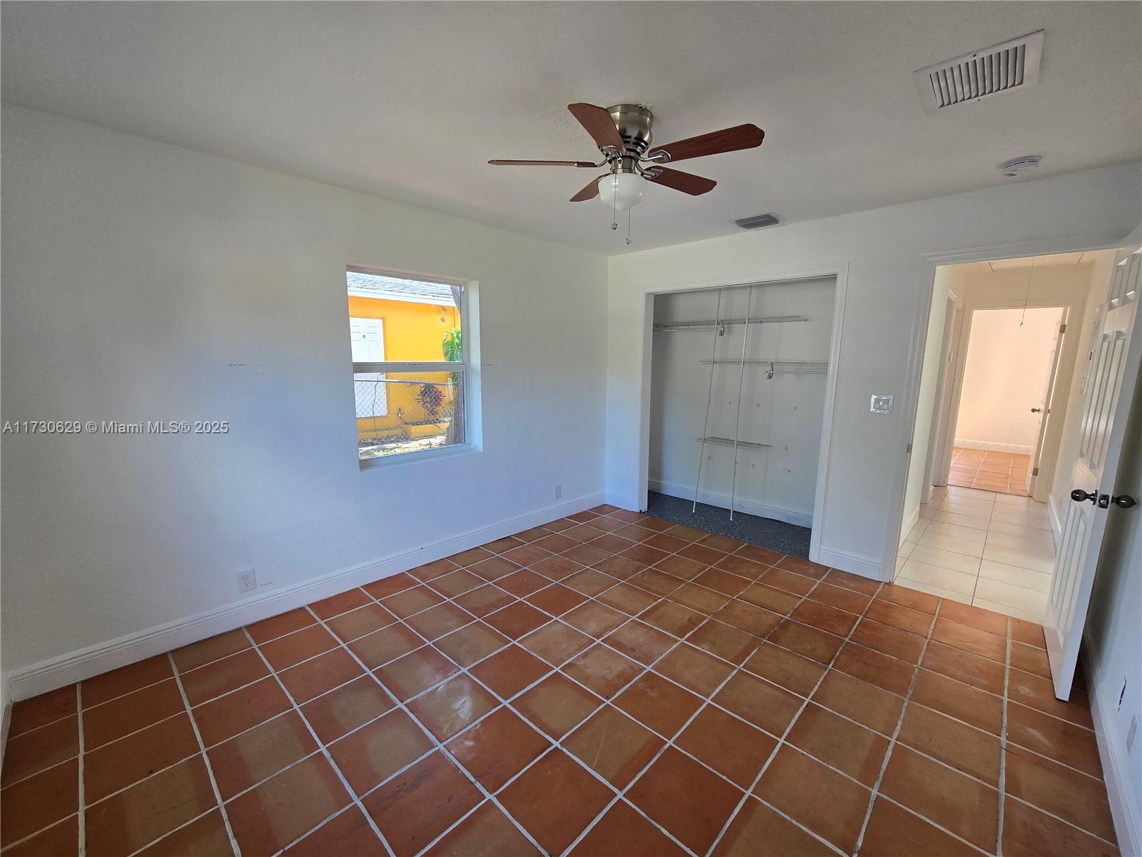HOLLYWOOD LITTLE RANCHES - Residential
