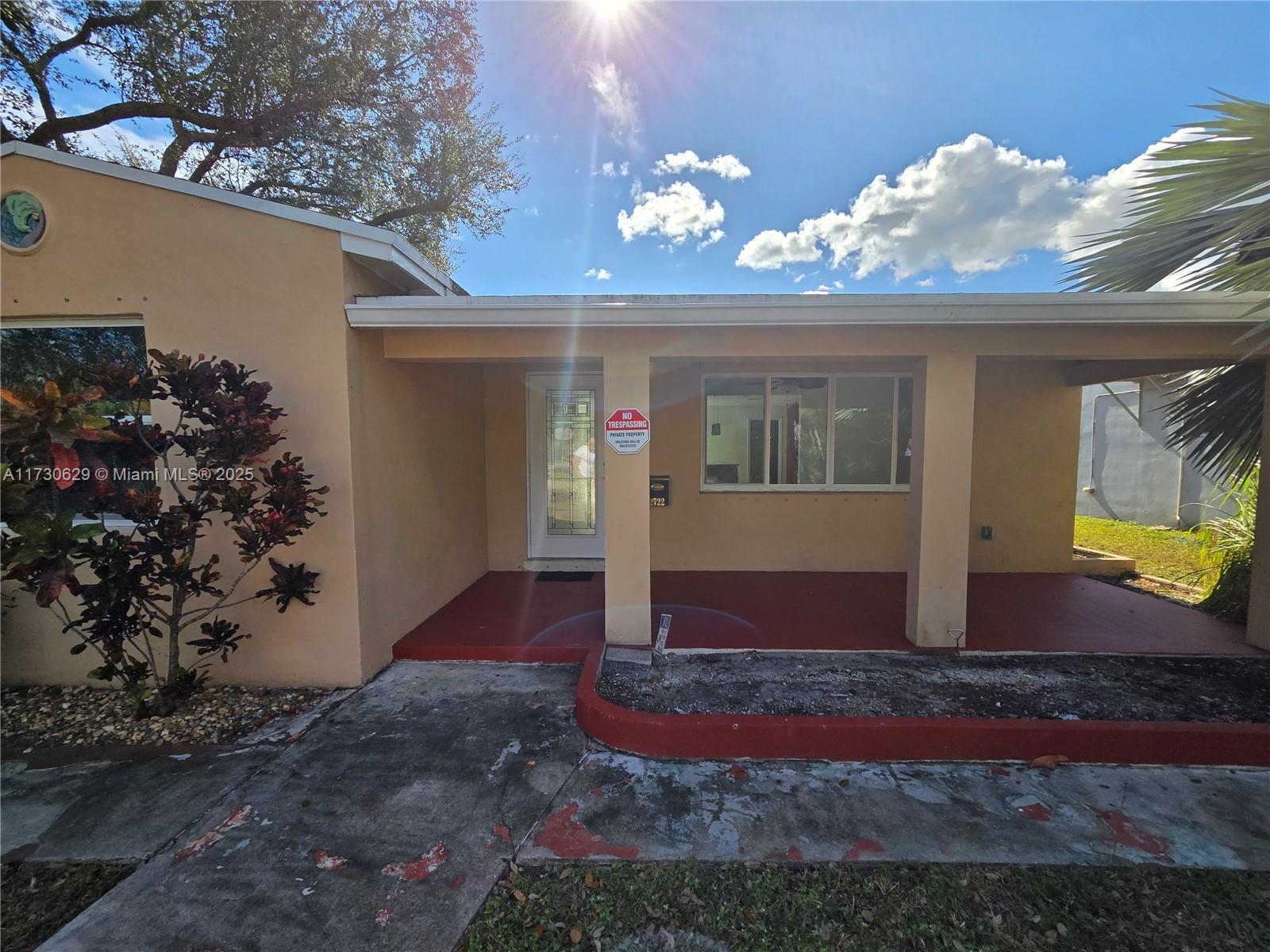 HOLLYWOOD LITTLE RANCHES - Residential