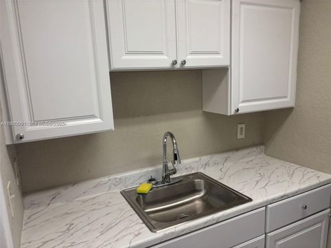 2750 Pierce St 3 Hollywood FL 33020