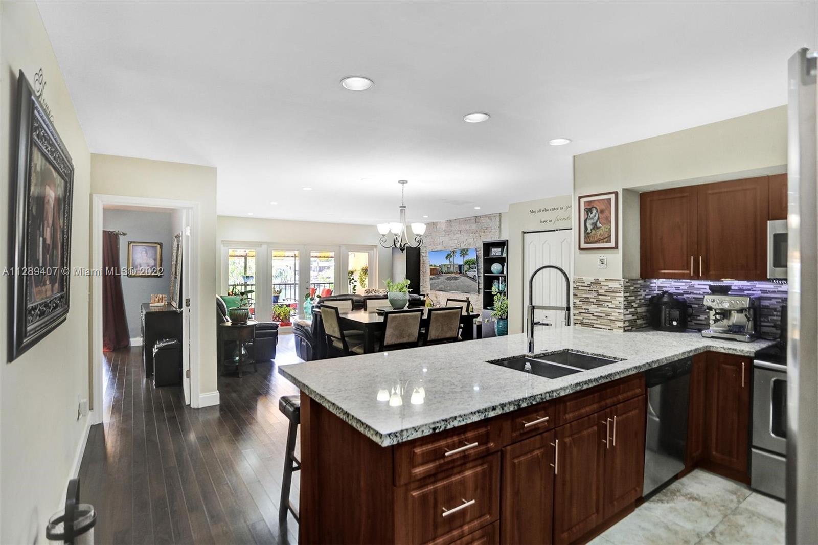 MIAMI LAKES WINDMILL GATE - Residential