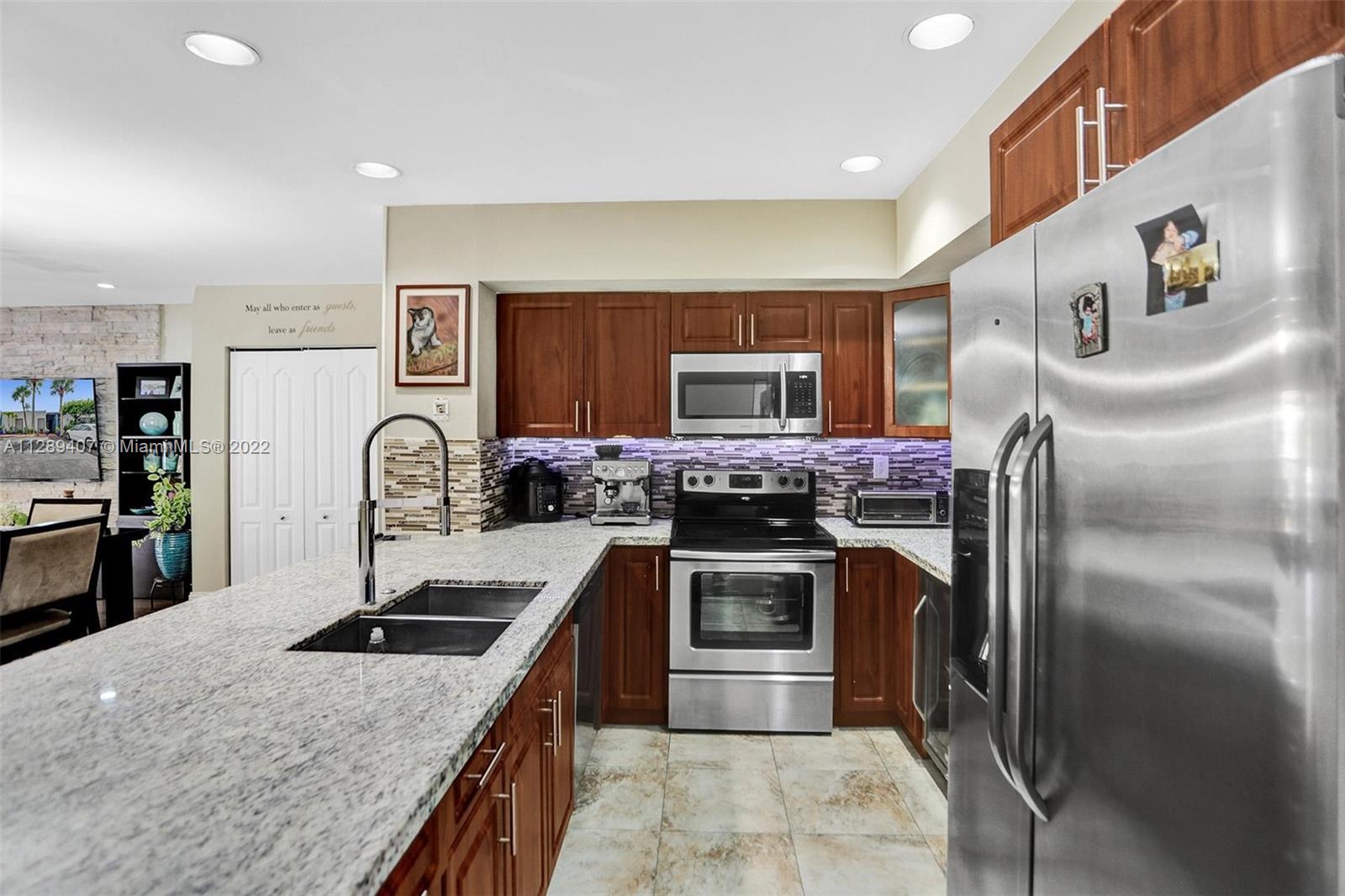 MIAMI LAKES WINDMILL GATE - Residential