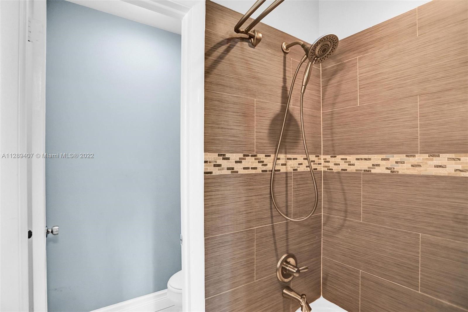 MIAMI LAKES WINDMILL GATE - Residential