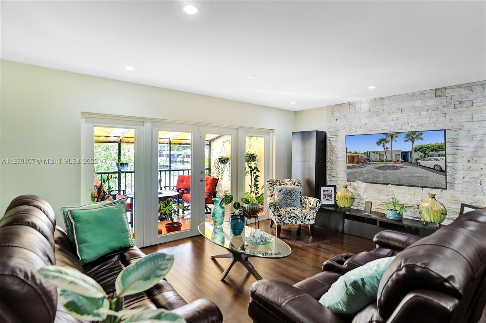 MIAMI LAKES WINDMILL GATE - Residential