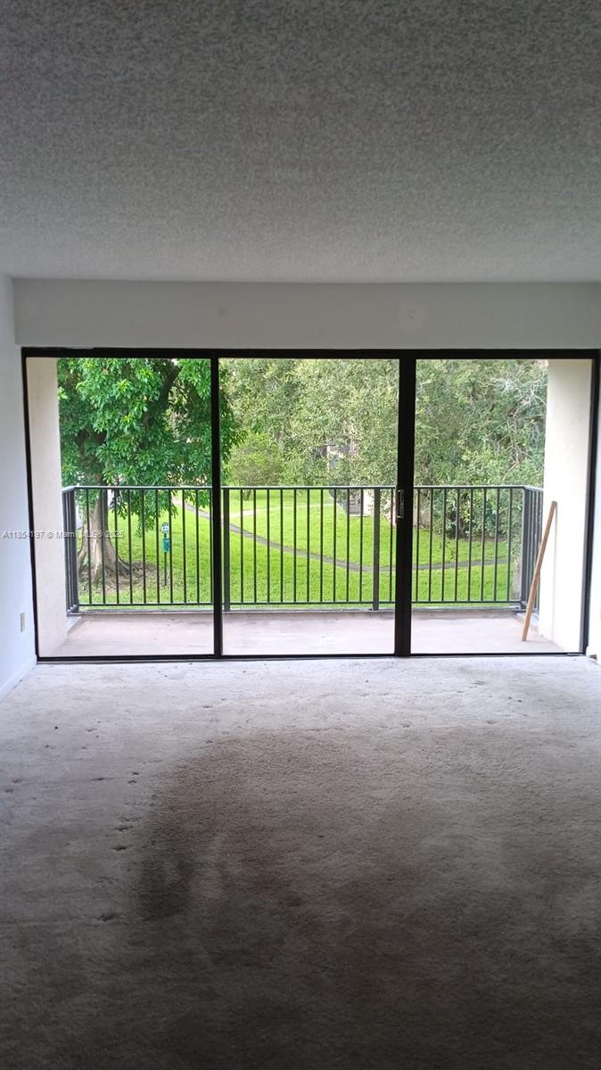 apartment in a good location, pool, nice view, good neighbors, don't miss it