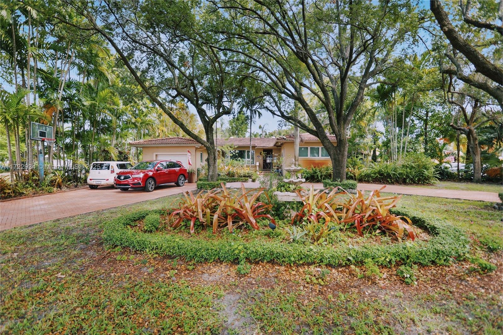 1090 MEADOWLARK AVE #1090