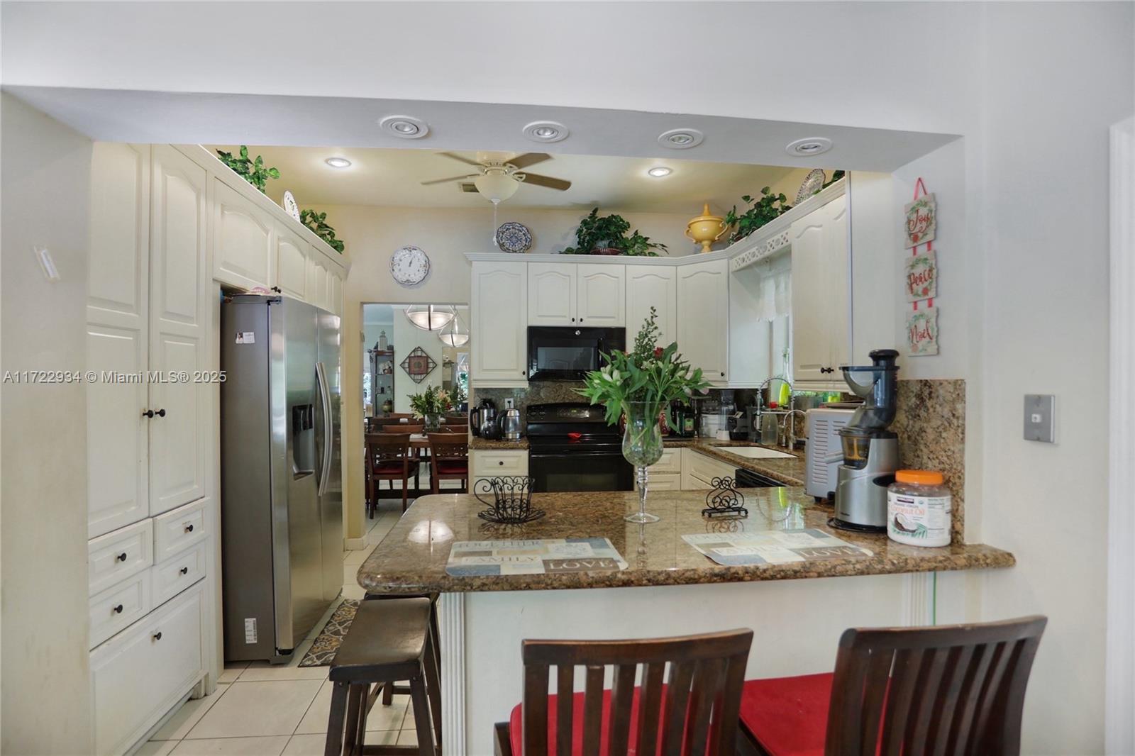 1090 MEADOWLARK AVE #1090