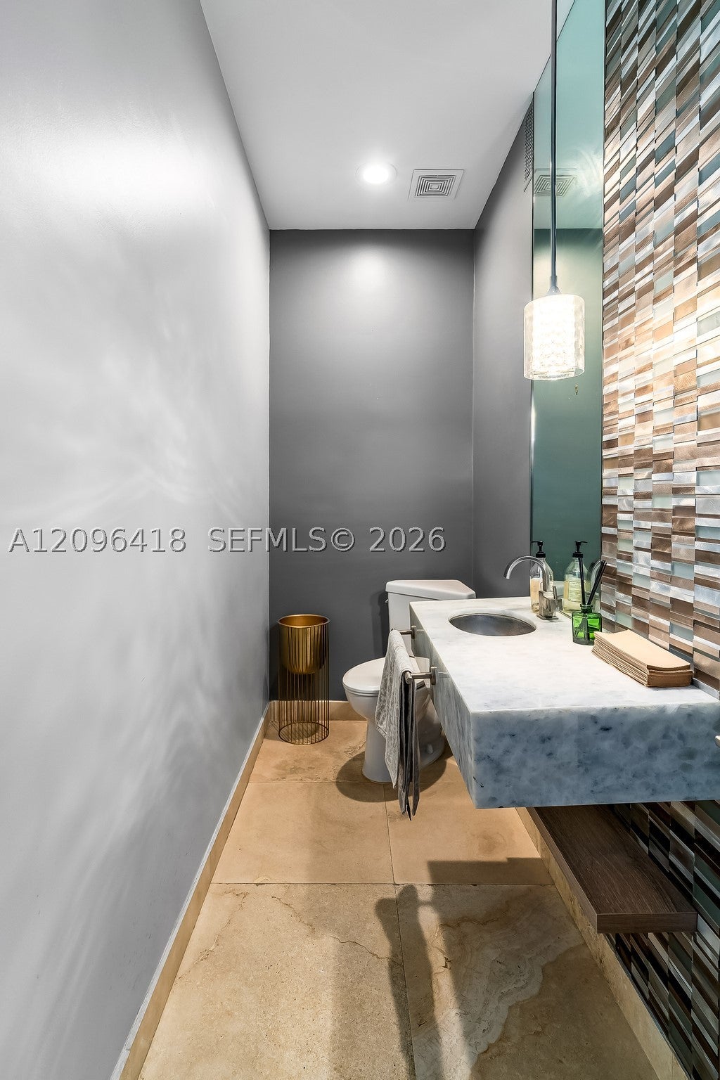 2709 NE 15th St