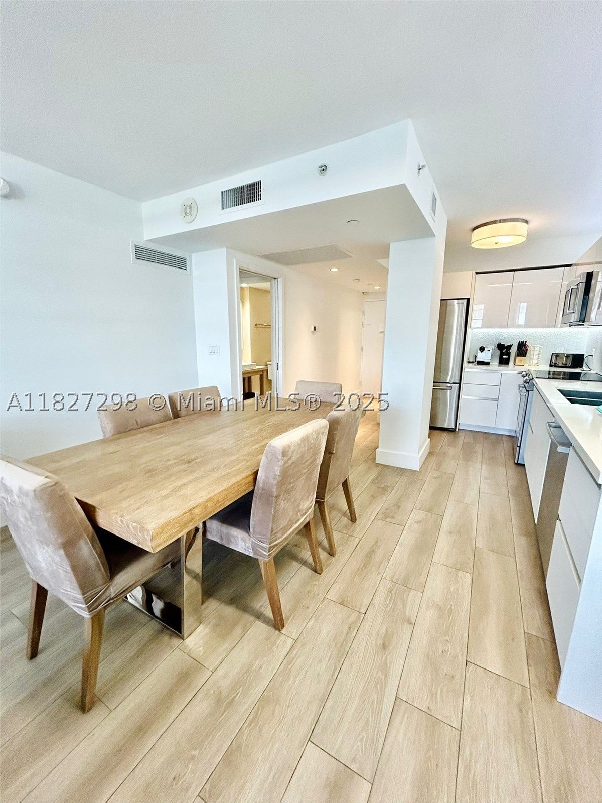 100 Lincoln Rd 1429