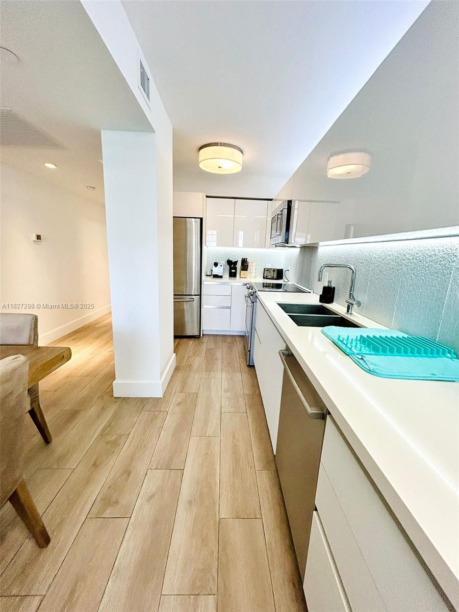 THE DECOPLAGE CONDO - Residential Lease