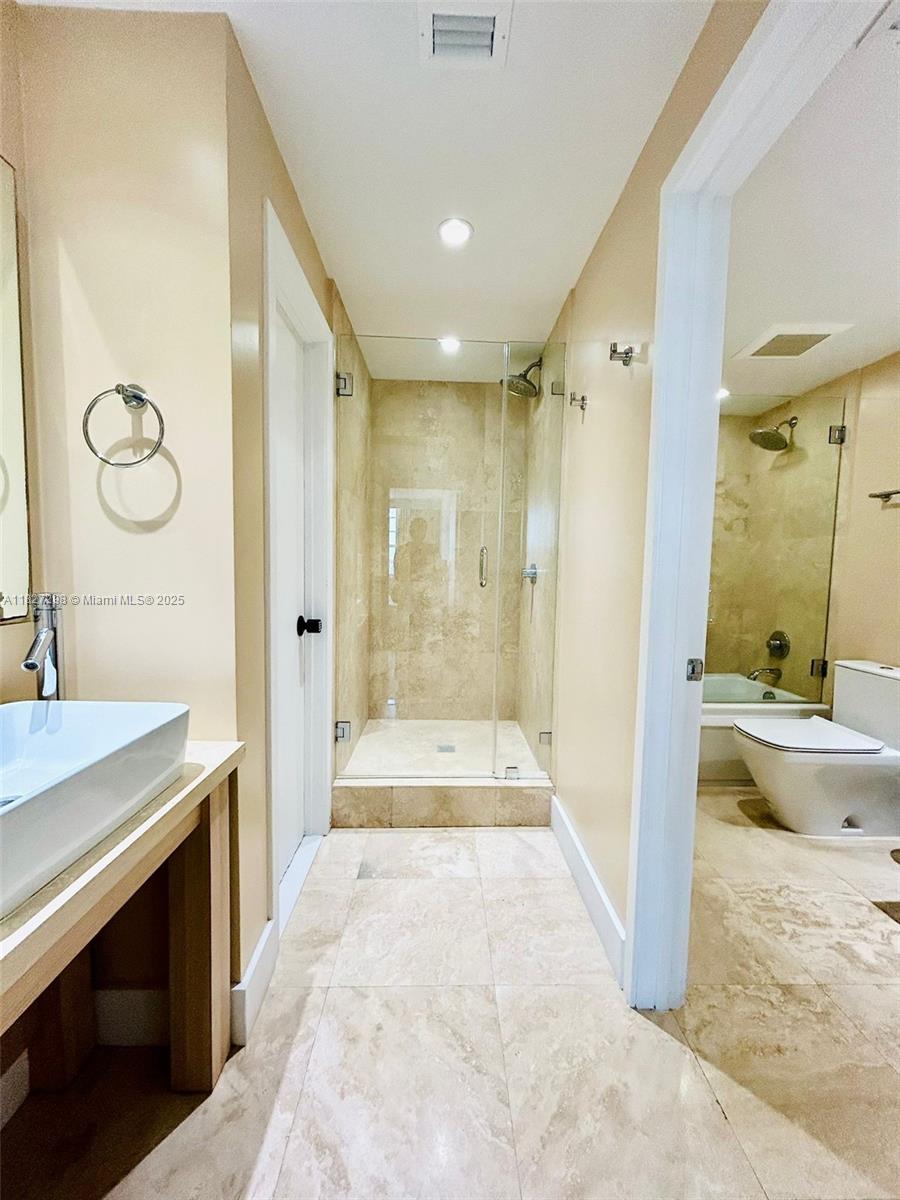 THE DECOPLAGE CONDO - Residential Lease