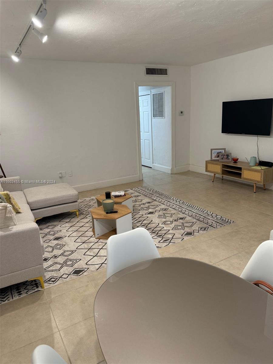 KEYSTONE GARDENS CONDO - Residential