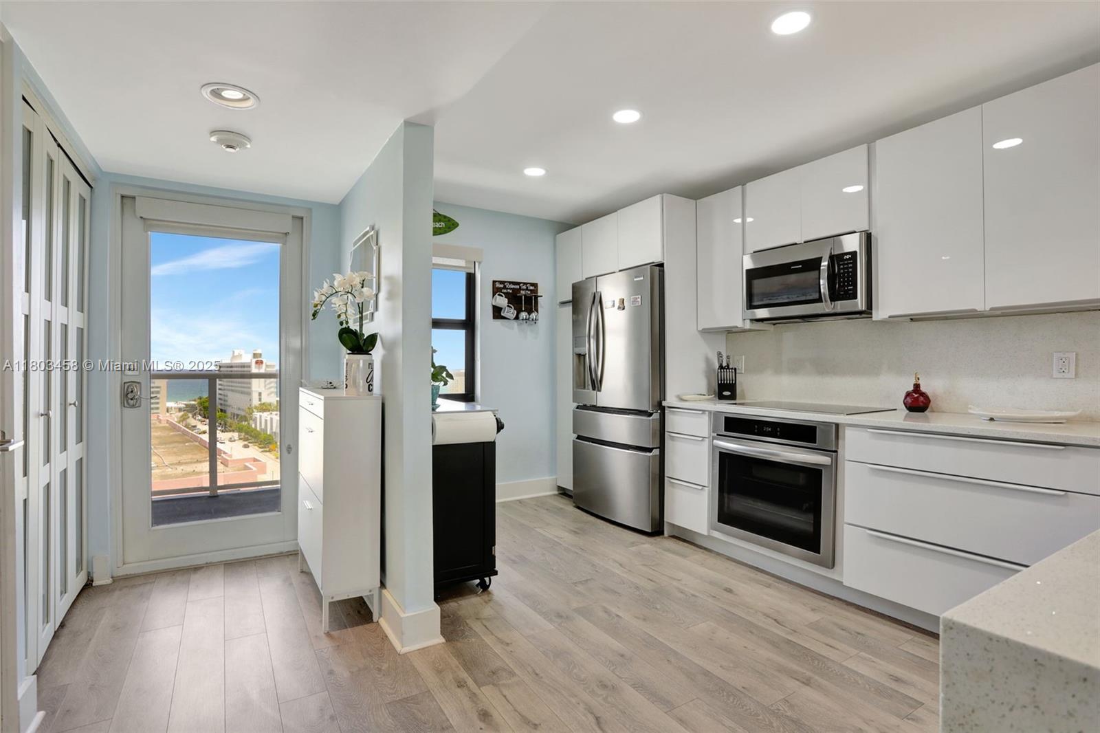 1401 N Riverside Dr 1403