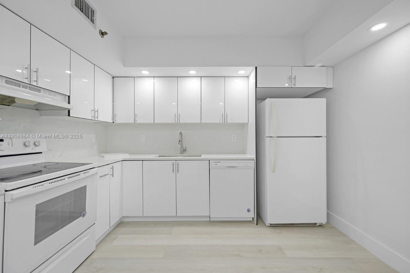 HILLCREST EAST NO 19 COND - Residential