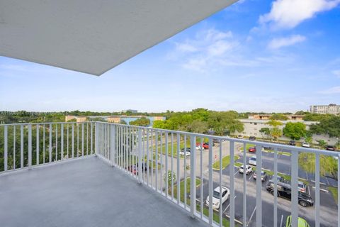 Photo of Hollywood, FL 33021 (MLS # A11908984)