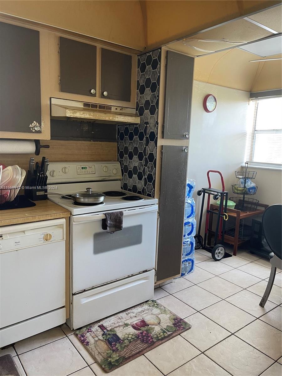 8380 Sands Point Blvd J310, Tamarac, Broward County, Florida - 2 Bedrooms  
2 Bathrooms - 