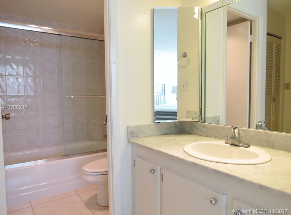 WILSHIRE CONDO - Residential Lease